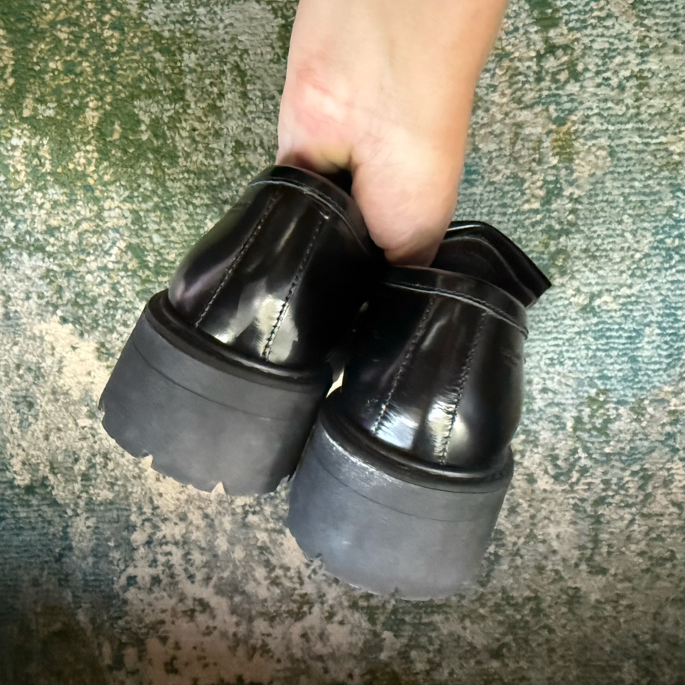 Vagabond Shoemakers chunky tassel black polished loafers, size 10 - Picture 10 of 12